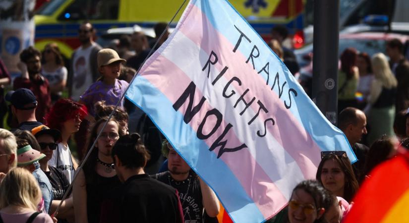 Transzneműekről szóló vita miatt rúgatnák ki egy tudományos folyóirat szerkesztőjét