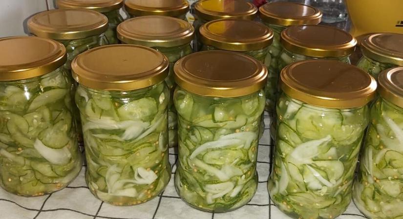 Nálam is elkészült a svéd uborkasaláta télire, ezzel a recepttel nagyon finom lett