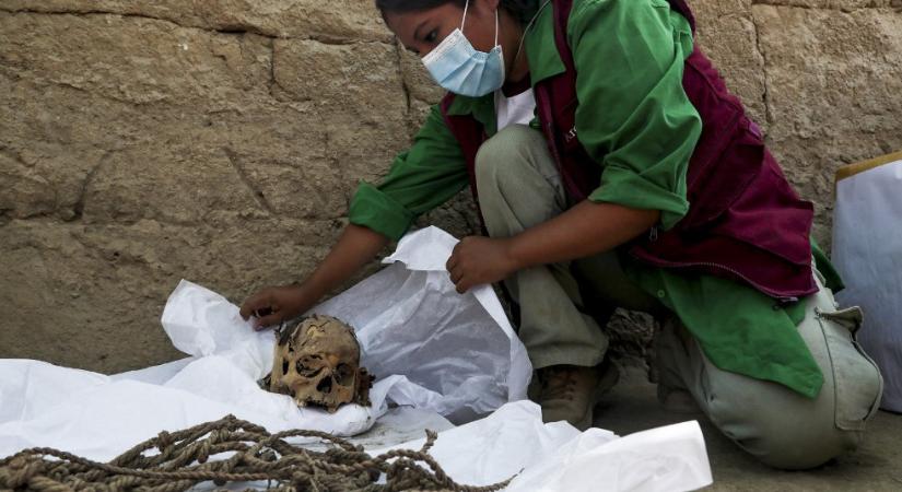 Kokalevél tartósította a limai focipályánál megtalált múmiát