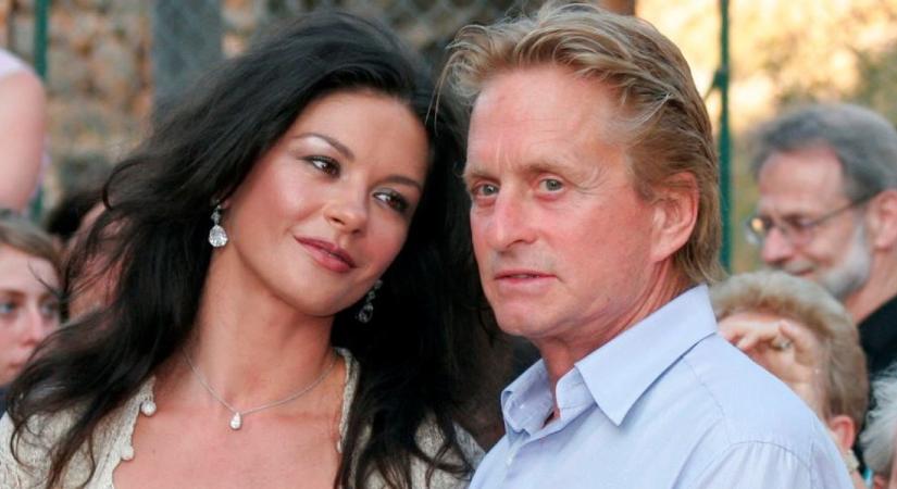 Kész férfivá cseperedett Catherine Zeta-Jones és Michael Douglas 22 éves fia: a nyilvánosságban ritkán szereplő Dylanért bomlanak a nők - Fotók