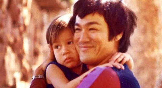 Már 50 éve, hogy elhunyt Bruce Lee – Ritkán látott lánya így néz ki napjainkban