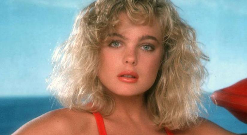 A Baywatch dögös Shaunija mellett ma már elmennél az utcán: az 53 éves Erika Eleniak teletetováltatta magát
