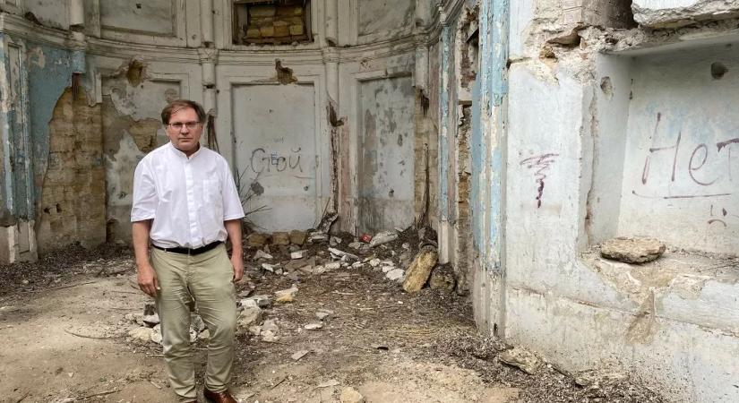 „Arcot kapott a nyomorúság, de az emberi segítség is” – Fabiny Tamás Ukrajnában járt