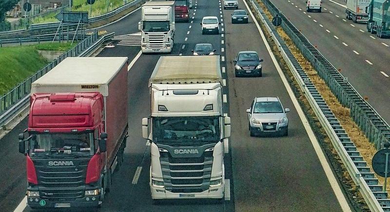 Brutális a visszaesés a közúti árufuvarozásban