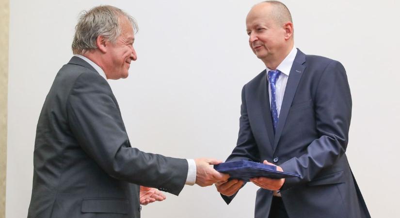 Dr. Bátor György lett az év orvosa – Szakmai elismeréseket adtak át a Markusovszky-kórház Semmelweis-ünnepén - fotók