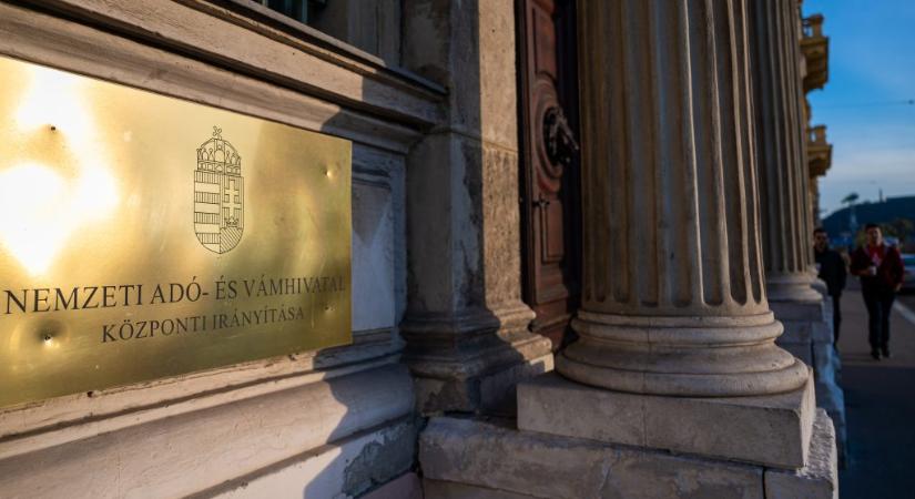Elvileg lehetne béremelés a NAV-nál, gyakorlatilag nincs rá pénz