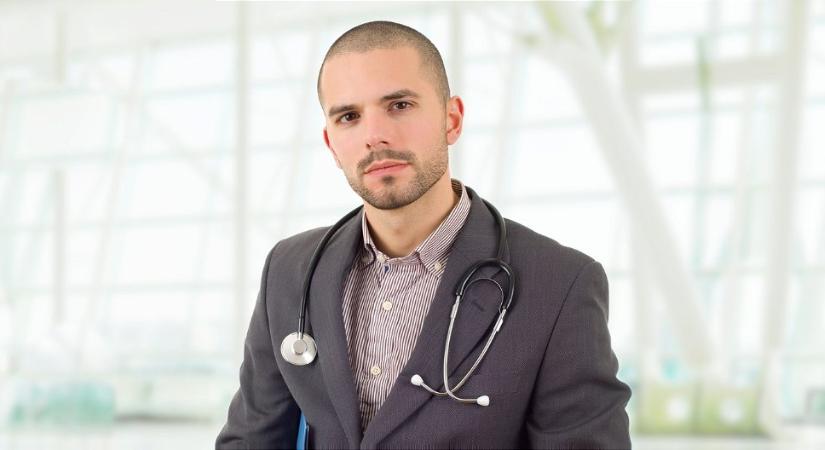 Szörnyű fogfájással mentem orvoshoz, de végül nem a fogamon lévő lyuk volt az egyetlen amit betömött a gondos doktor