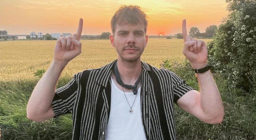 Roma származású lányt vett feleségül a debreceni énekes, Dánielfy Gergő – videóval