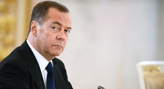 Medvegyev szerint a lengyel degeneráltak bevetik majd az atomfegyvereket