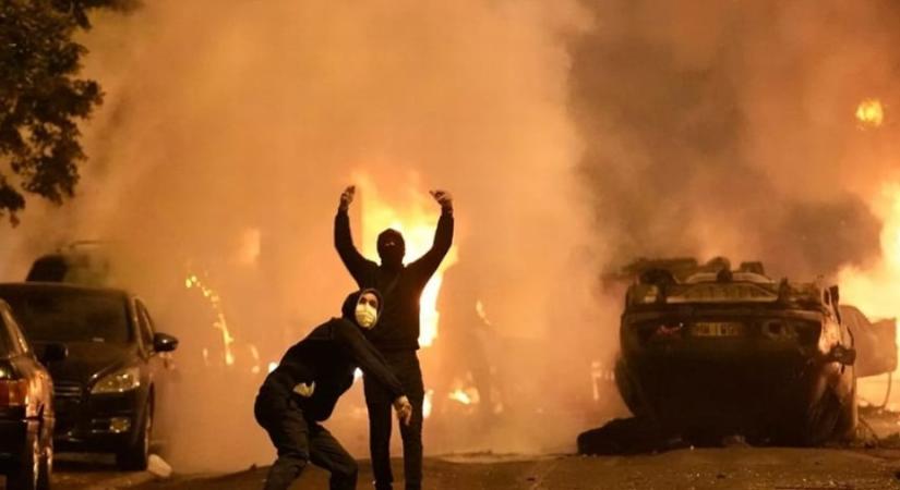 Robert C. Castel (Facebook): A „fiatalok” véghezvitték azt, amit a dekadens Európának nem sikerült