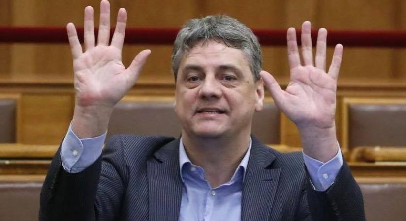 Gréczy Zsolt (Facebook): Orbán teljesíti be Trianon végzetét