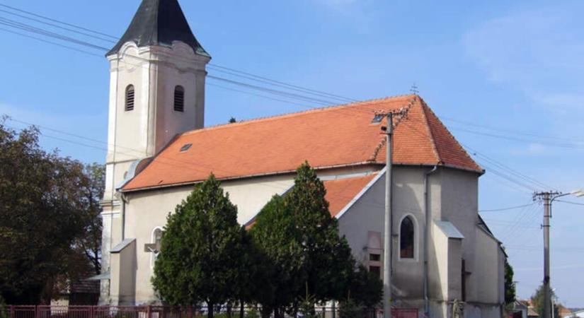 Soltész Miklós államtitkár majdnem összerogyott az áhítat súlya alatt – Templomavató a felvidéken