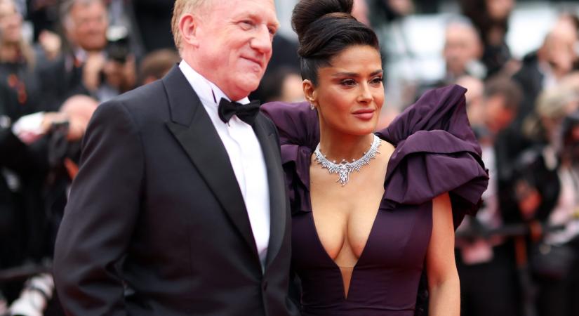 Őrületesen szexi bikinis fotó jelent meg Salma Hayek-ről