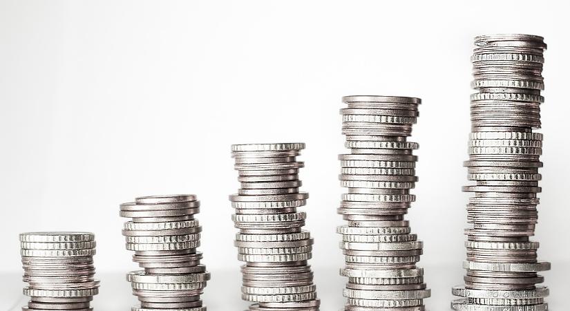 Jön a további megszorítás, a családi adókedvezményre és az szja-mentességre csap le a kormány!