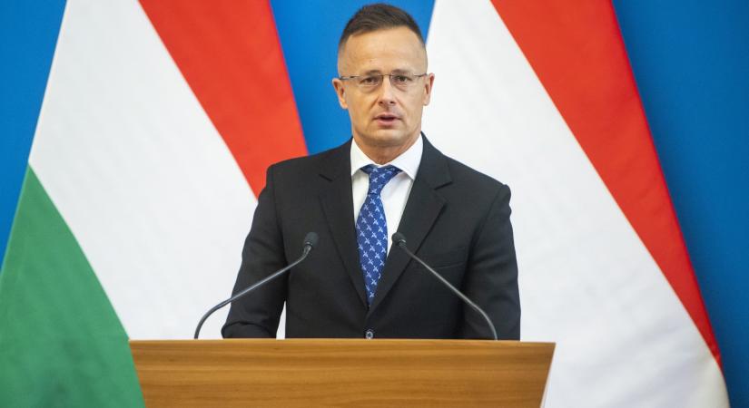 Szijjártó: a kormány nem járul hozzá semmilyen EU-s finanszírozáshoz, amíg le nem veszik az OTP-t az ukrán feketelistáról