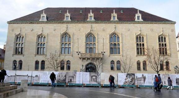 Újabb 5,5 milliárdot szórnak el Orbánék a Királyi Pénzügyminisztériumra