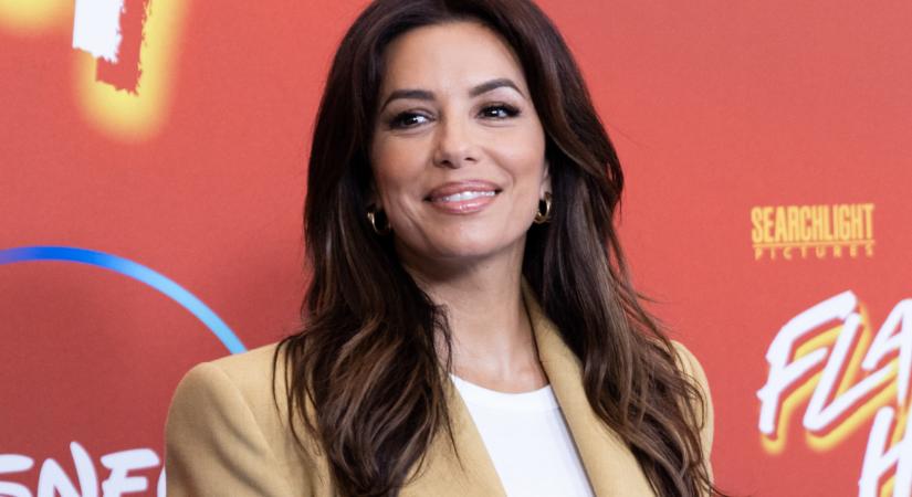 A 48 éves Eva Longoria aprócska topban mutatta meg tökéletes alakját: elképesztően nőies a fotókon