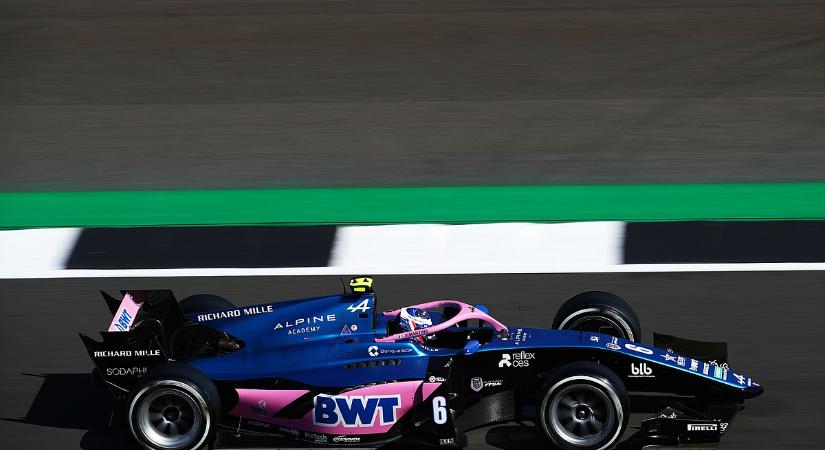 A bajnoki éllovas kiesett, Leclerc nagyot ment, Martins nyert a Forma-2-ben