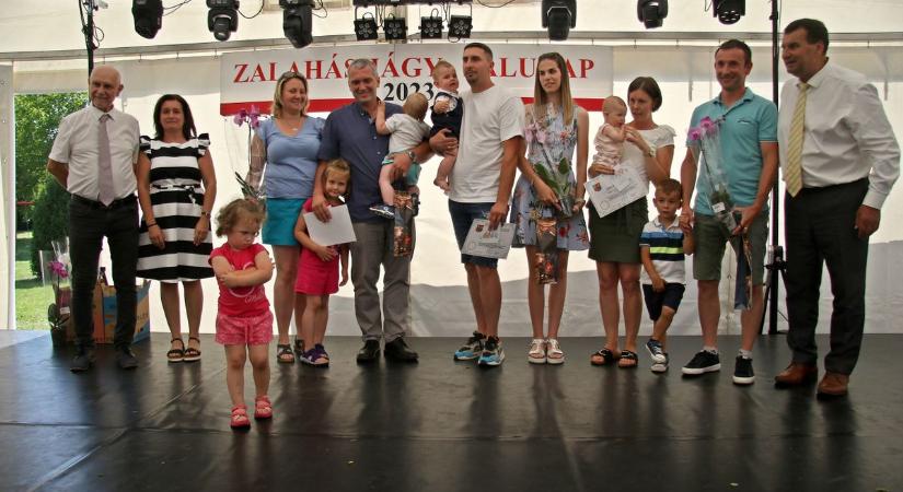 Az újszülötteket és az új lakókat is köszöntötték Zalaháshágyon