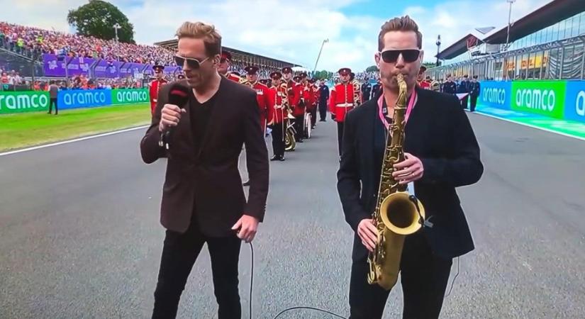 Dühöngenek a szurkolók a Brit Nagydíj előtti borzalmas himnuszéneklés miatt - videó