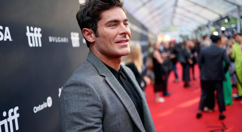 Zac Efron félmeztelenül napozott, elállt a szavunk a szexi hasizmától