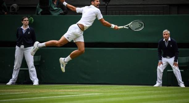Wimbledon: elődöntőben a címvédő Novak Djokovics