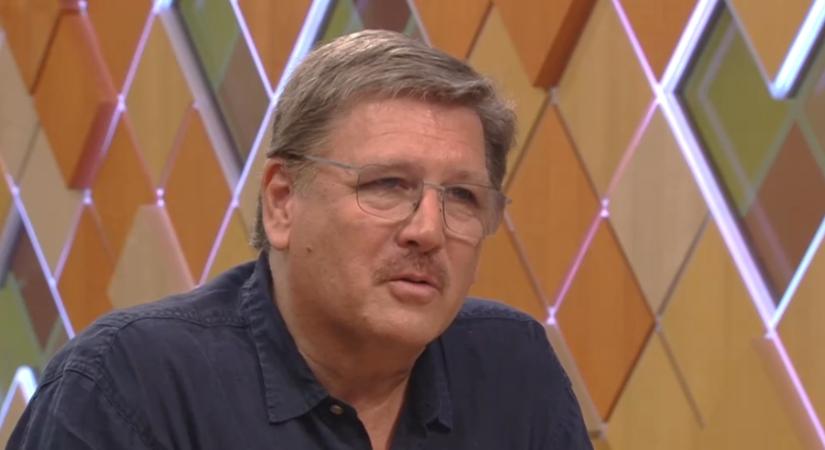 Kautzky Armand ebéd közben, a teraszról nézte a Kékszalagot