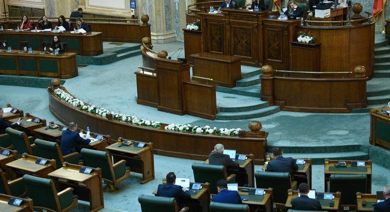 Rendkívüli ülésszakra hívná össze a parlamentet az USR és a Jobboldal Ereje