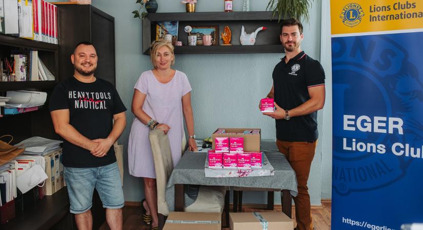 Immunrendszert védő készítményeket adományozott az Eger Lions Club