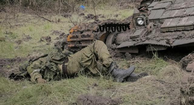 Brit kutatóintézet: az oroszok telenyomják az ágyútölteléknek használt katonáikat amfetaminnal, hogy hajlandóak legyenek beleszaladni a géppuskatűzbe