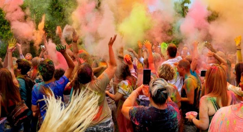 Védikus esküvő, Holi festékdobálás, indiai zene – Krisna-völgyi búcsú Somogyvámoson