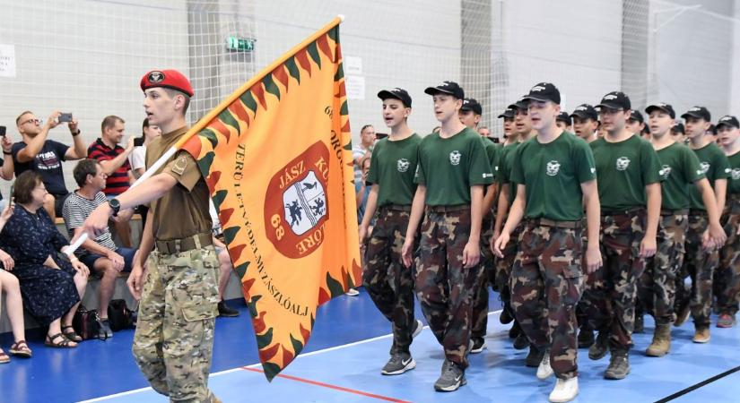 Egy hétig menetgyakorlatoztak a táborlakó kiskadétok Szászberken – galériával és videóval