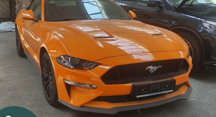 Valakinek egy Ford Mustang?