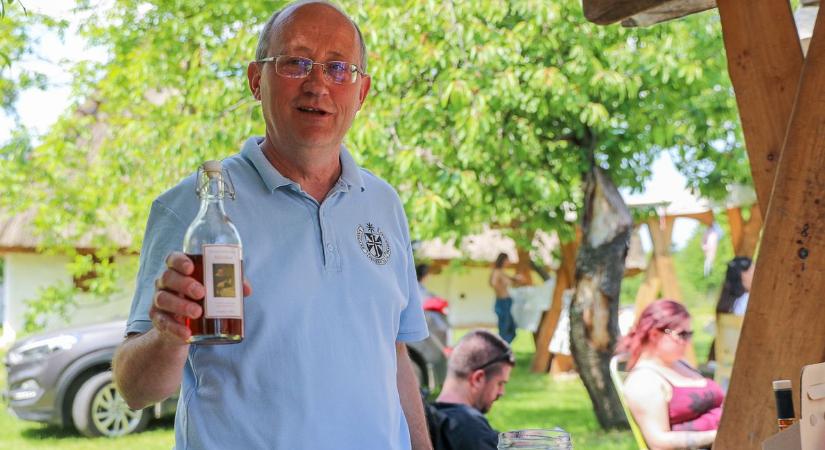 A szerzetesek ragyogó arcának titka - Ezt a mézbort hazánk legrégebben álló domonkos kolostorának pincéiben érlelik