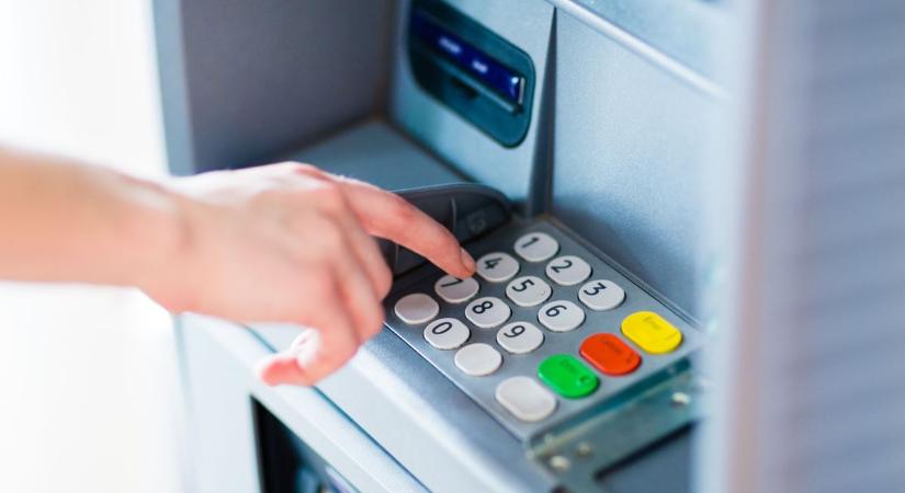Már helyben is vehetnek fel pénzt a héhalmiak – ismét üzemel bankautomata a településen