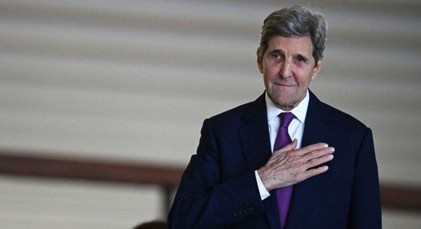 Pekingbe érkezett John Kerry, fontos téma került terítékre
