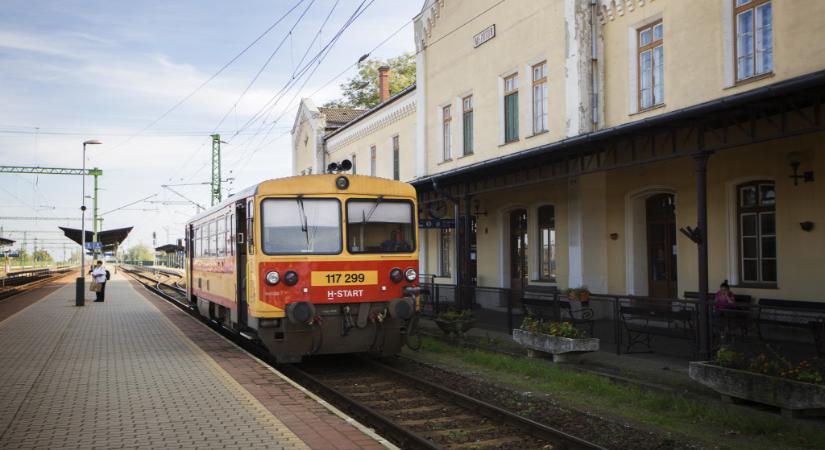 Itt a MÁV közleménye, ezért égtek meg az utasok a vonaton
