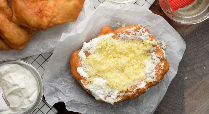 Házi lángos recept: egy egyszerű hozzávalótól lesz tökéletes!