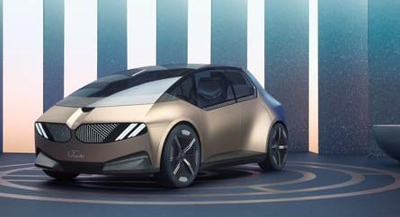 Időutazást szervez Debrecenbe a BMW