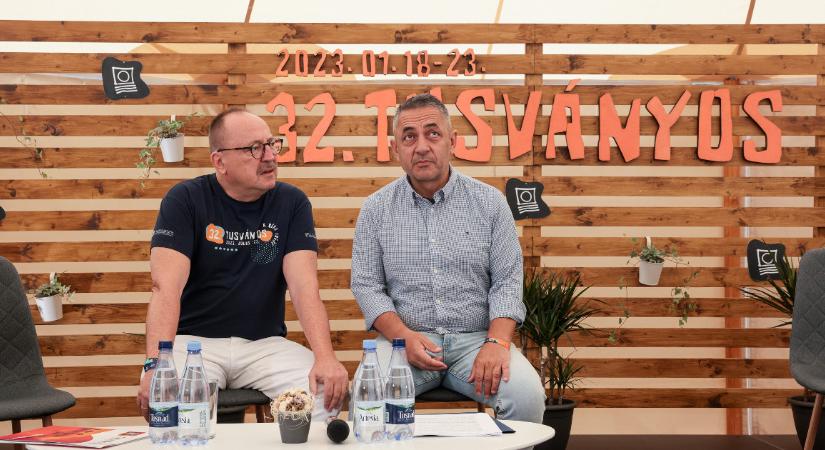 Orbán, medve, békemantra, Nélküled és Miatyánk a tusványosi fesztivál megnyitóján