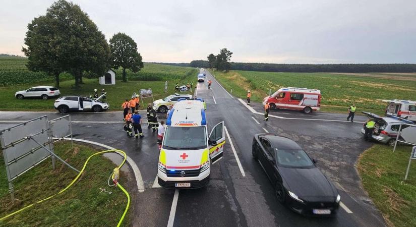 A 68 éves sofőr nem állt meg a STOP táblánál – Hatan sérültek meg Felsőőrnél