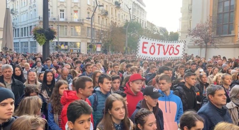 Elkaszálta az Alkotmánybíróság Pedagógusok Szakszervezetének népszavazási kédéseit
