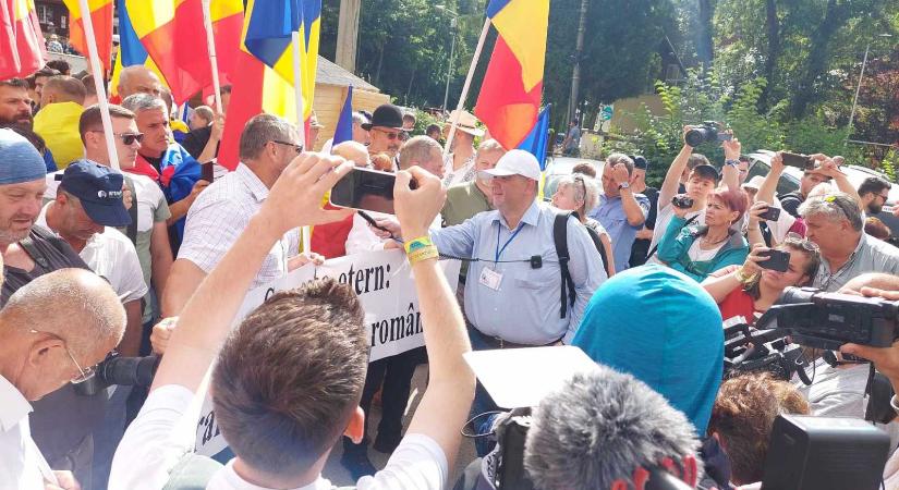 Târnoveanuék Tusványoson: „Orbánt zavarja a molinó és a román zászló”