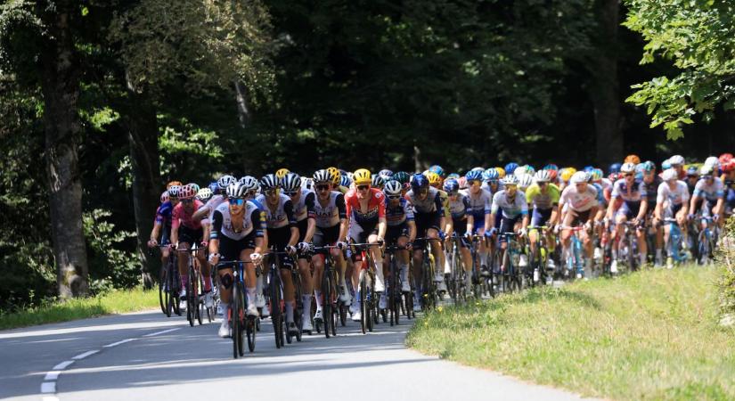 Jonas Vingegaardnak már csak a diadalmenet van hátra a Champs-Élysées-n