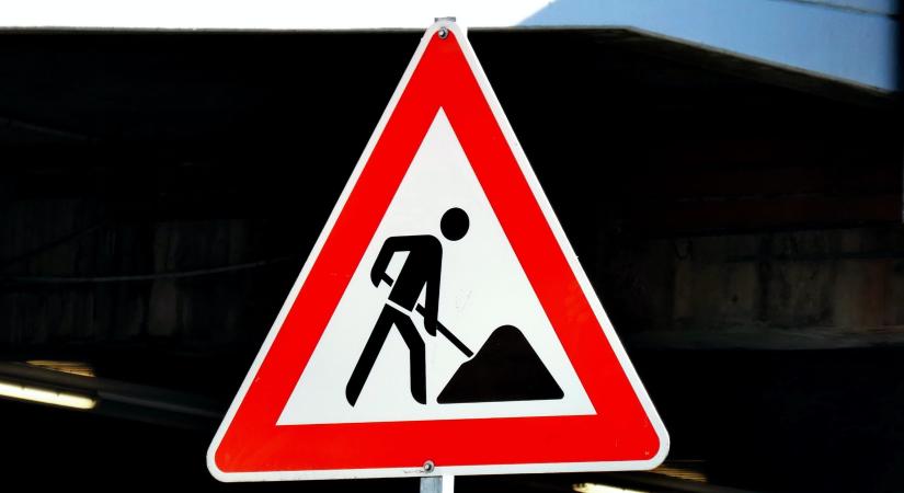 Már nincs ott a nagy Dózsa Györgyi úti lyuk