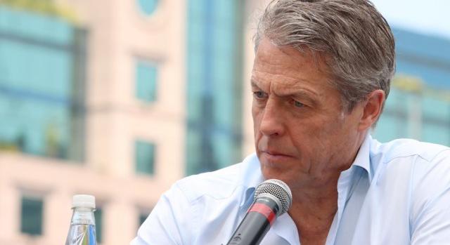 Nekiment az umpa-lumpát játszó Hugh Grant-nek a törpetermetű színész