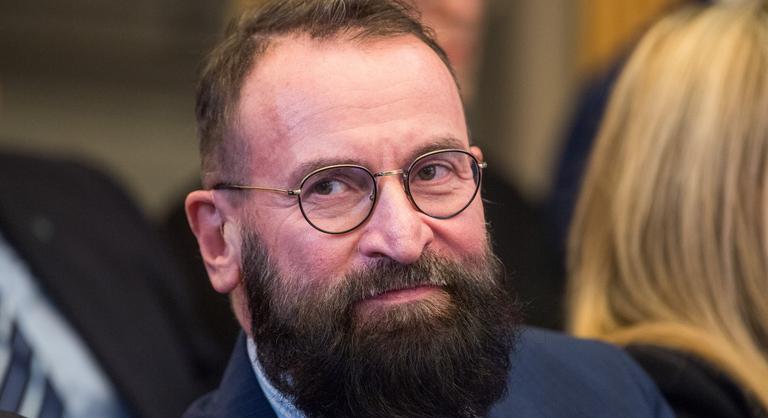 Szájer József az élen végzett a legkínosabb politikai lemondások listáján