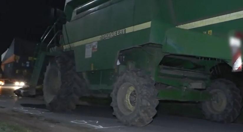 Kombájn nyársalta fel a részeg motorost Nagyecseden (videó)
