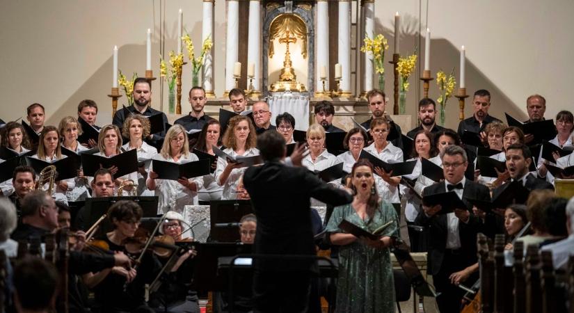 Koronázási misével zárult a Harmonia Albensis