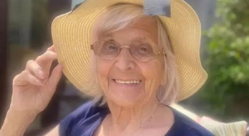 Becsukta előtte az ajtót, busz alá esett a 82 éves dédnagymama